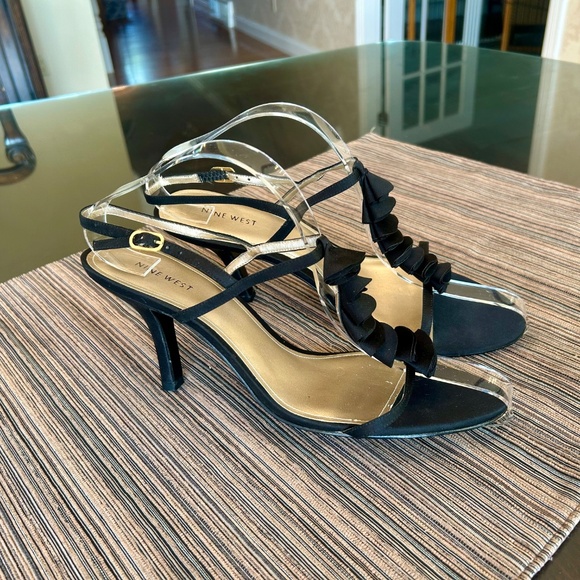 *NEW Nine West Black Satin Sandals with Ruffle on Top of Foot and Ankle Strap 10 - Picture 4 of 10